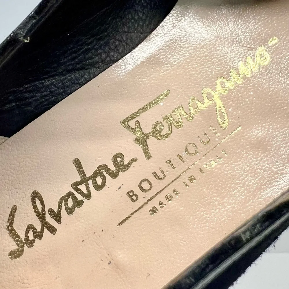 Salvatore Ferragamo Frania 40 Black Suede Leather Scallop Pumps Womens 7 AAA - Picture 16 of 16